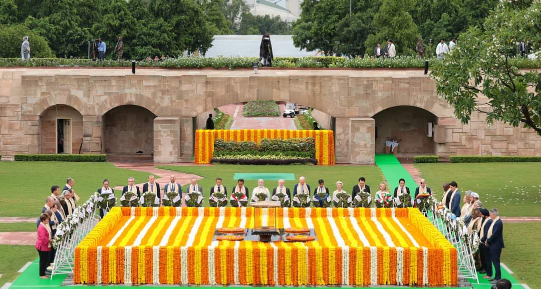 sshakti579's tweet photo. सदियां बीत जाएंगी, विश्व की ताकते बदल जाएंगी पर महात्मा गांधी नाम का विचार स्थिर रहेगा.

#Rajghat #G20Bharat2023 #Maharashtra #G20SummitIndia https://t.co/ON4Xbt7yuE