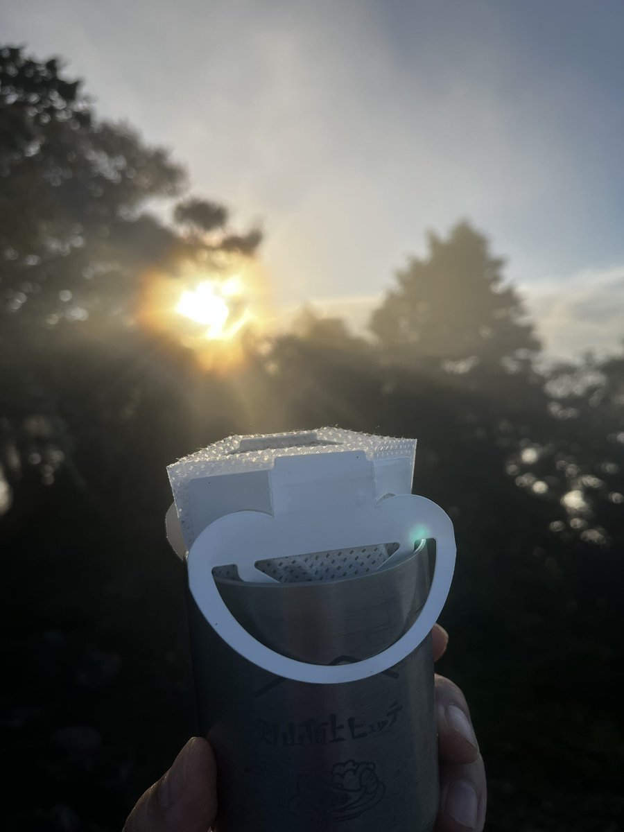 ermine_coffee's tweet photo. ヘッドライトで3時間、その先に待っていたご褒美⛰
そしてお山コーヒーはドリップパックでお手軽に😁👍⛰☕️ https://t.co/9T66EbudlC