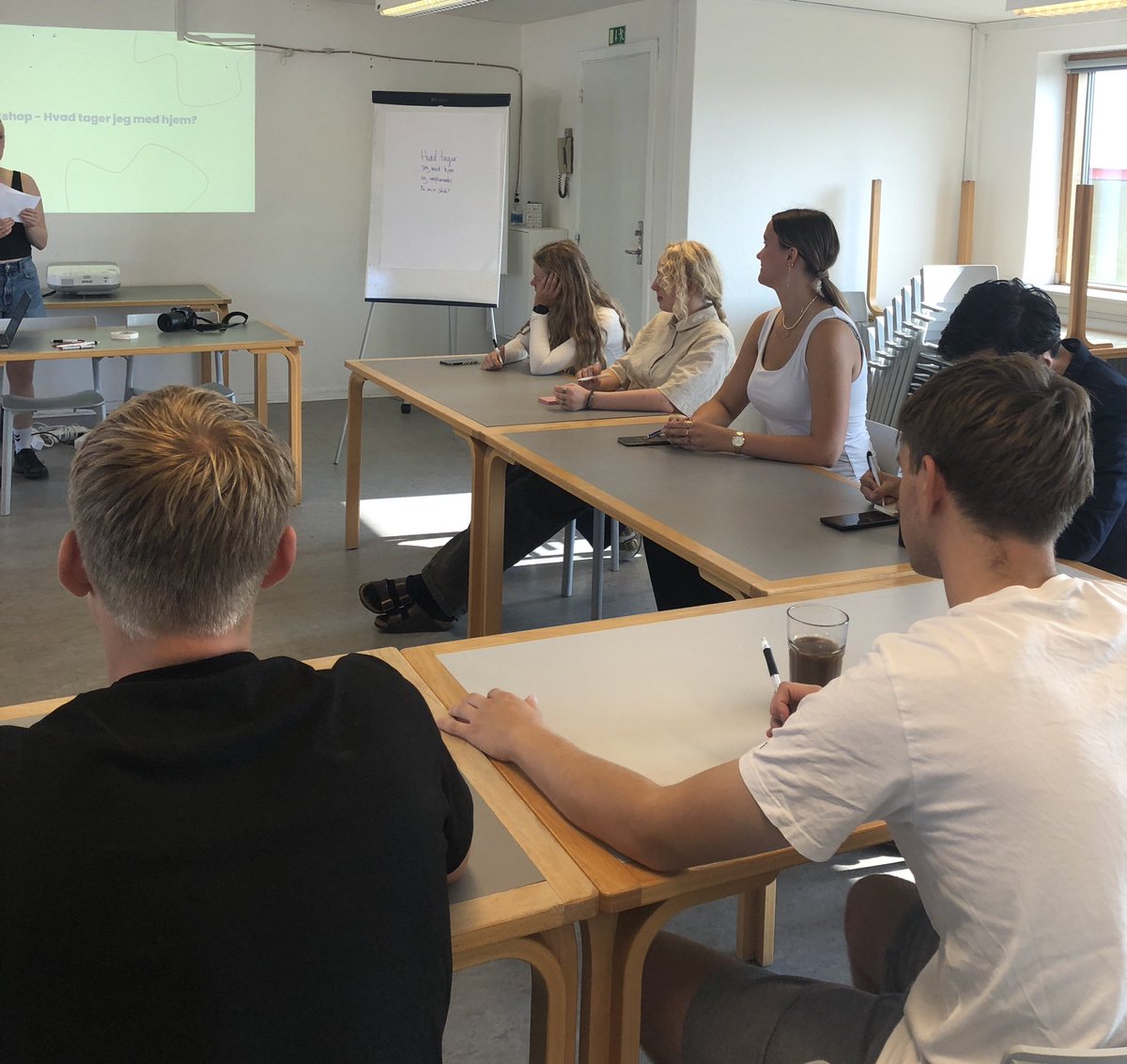 Vi har hos <a href="/Handelselever/">Landssammenslutningen af Handelsskoleelever</a> afholdt vores første samværsuddannelse i weekenden - med stor succes. En klar indikation på, vores elever har stor fokus på trivsel og samvær. TAK til <a href="/danskungdom/">DUF - Dansk Ungdoms Fællesråd</a> for støtten:)

#dkpol #uddpol