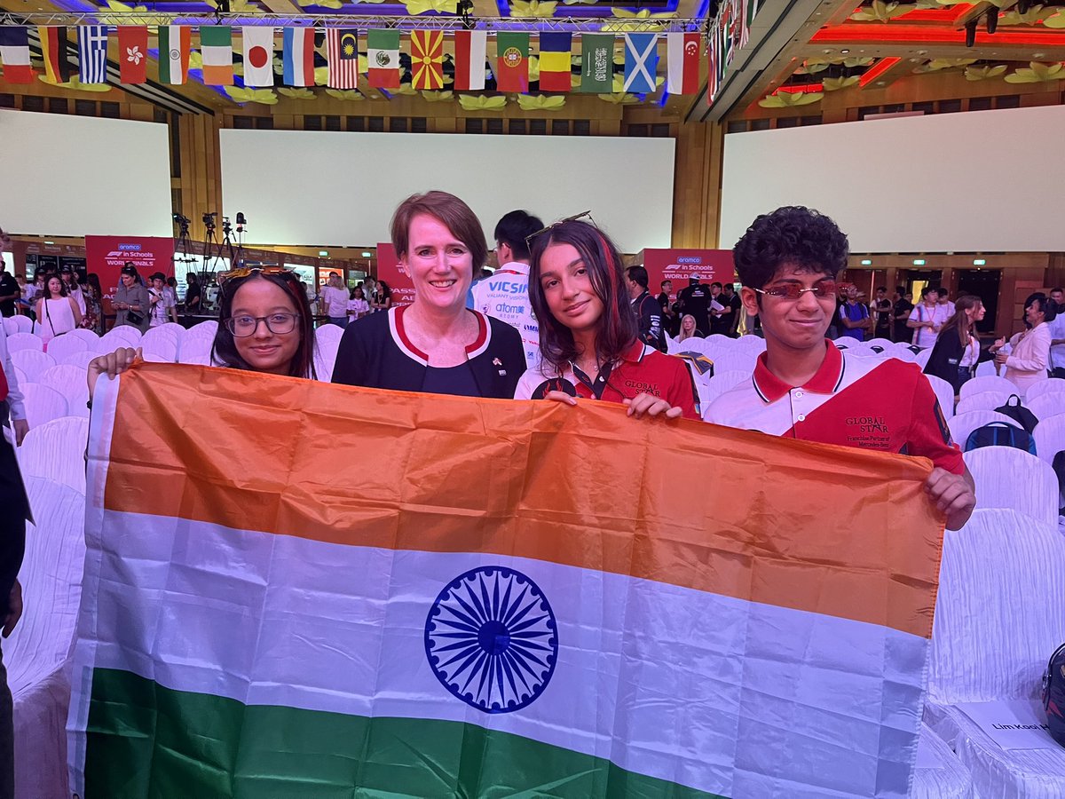 @teamblazetbs from @TBS_Delhi with @karaowen the British High commissioner of Singapore. The Indian flag flying high!