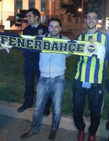 Selam olsun hayallerini satmayan delikanlıya.
Katledilen gezi direnişçisi Ahmet Atakan'ı ölüm yıl dönümünde saygıyla anıyoruz. #AhmetAtakan