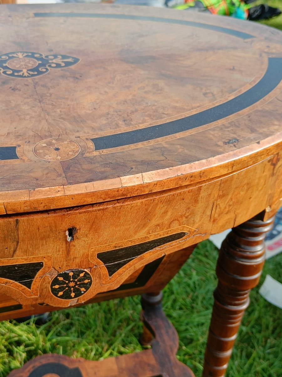 antiquestwins's tweet image. Anyone know how much antique sewing tables sell for these days?

#bootsale