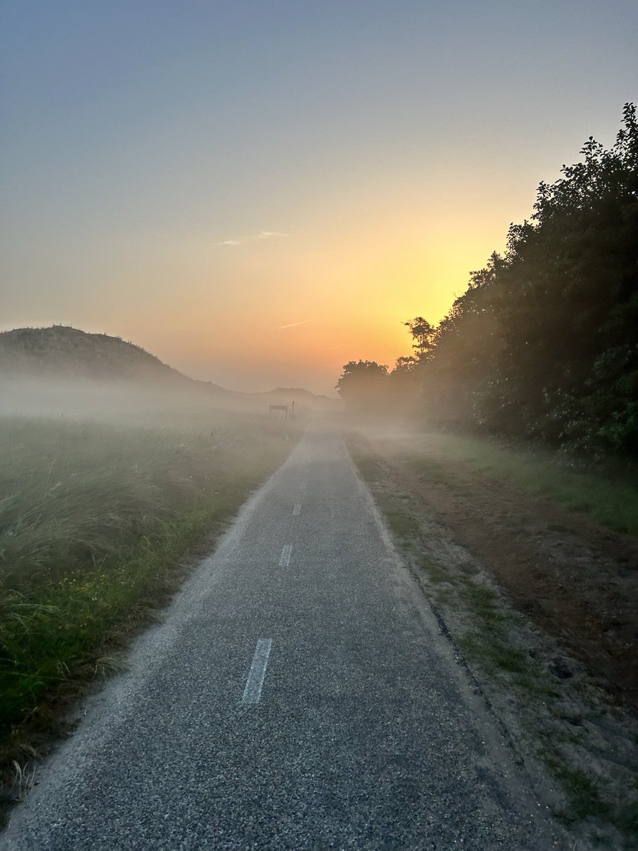In gedachte bij jou fiets ik door het mooie ochtendlandschap op Terschelling ✨💖