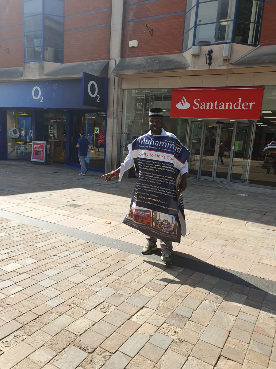 amea_wm's tweet image. #messageofpeace ⁦@amea_wm⁩ ⁦@amawolves⁩ distributing and introducing promise messiah books ⁦@WolvesCouncil⁩ town centre.
⁦@ukmuslims4peace⁩ ⁦@Ansarullah_UK⁩