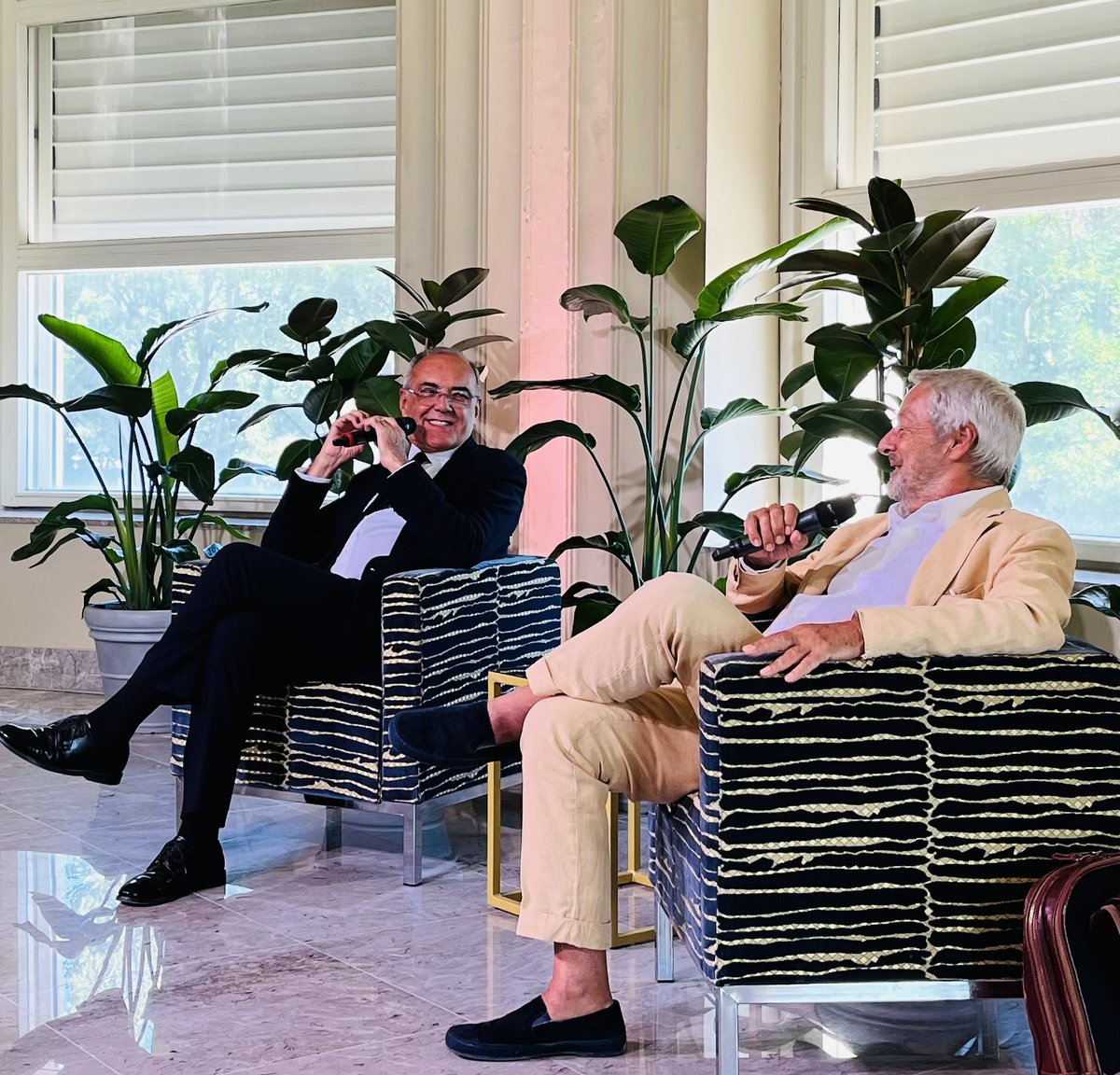 Bia_giu's tweet photo. #AlbertoBarbera: “L’attenzione con cui è stato accolto mi sembra confermare che il #cinemaitaliano sta attraversando un momento felice. Il dato è incoraggiante e positivo. Non solo per quel che riguarda gli autori della generazione di mezzo, ma anche i giovani” #venezia80 https://t.co/n3cCSfivNq