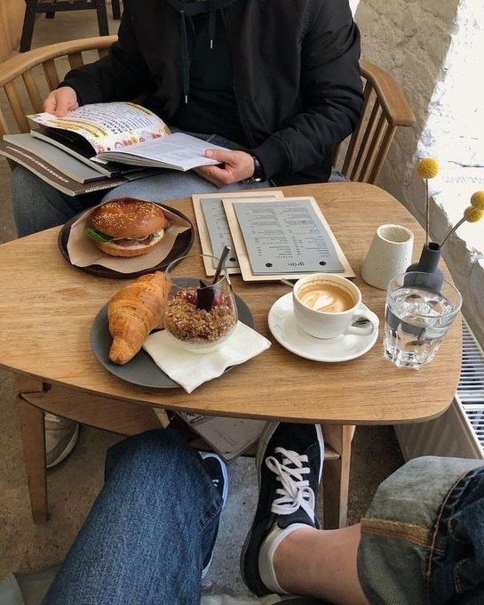 etherealdior's tweet photo. studying outside >>> https://t.co/kps1Y9kkWQ