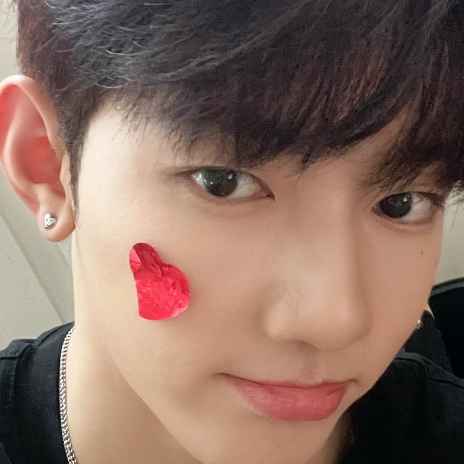 귀걸이도 하트
볼에도 하트
❤️❤️❤️