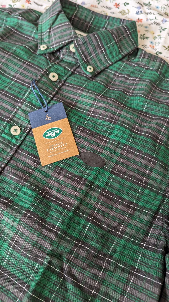 Love the @ctshirts Jets collection! I will be sporting this round New York in 8 weeks!
@Gang_GreenUK @nyjets @NYJetsinUK 
#TakeFlight
