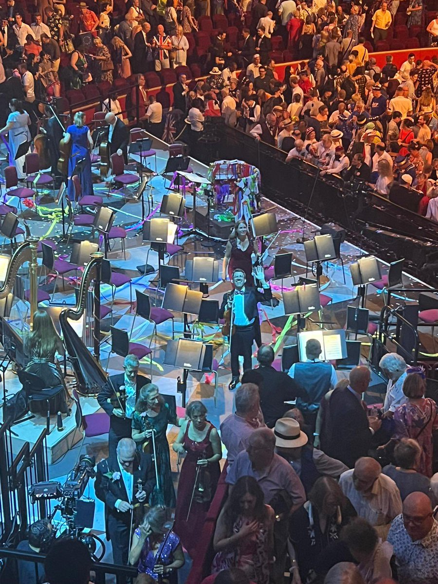NihatAgdac's tweet photo. Waving goodbye to the @bbcproms for this year… What a fantastic journey at the @RoyalAlbertHall since I’ve joined the fabulous @BBCSO last month! Last Night of the Proms was a blast! Thanks to my dear friend @KarenNiBhroin for the photo :)
#LNOP #BBCProms #BBCSO https://t.co/DYTSDLmvwY