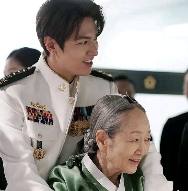 Kdramafeve71737's tweet photo. Halmoni  and Oppa❤❤❤ https://t.co/X7ItpqcVhI