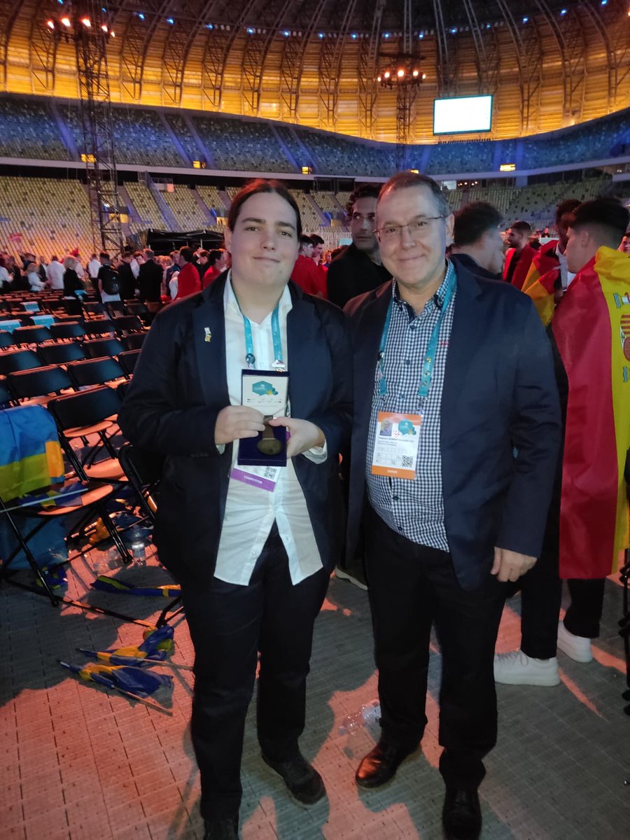 Medalla de Excelencia para Manu en #EuroSkills2023 Gandsk, esto es 4º de Europa. ¡Excelente Manu! 😃