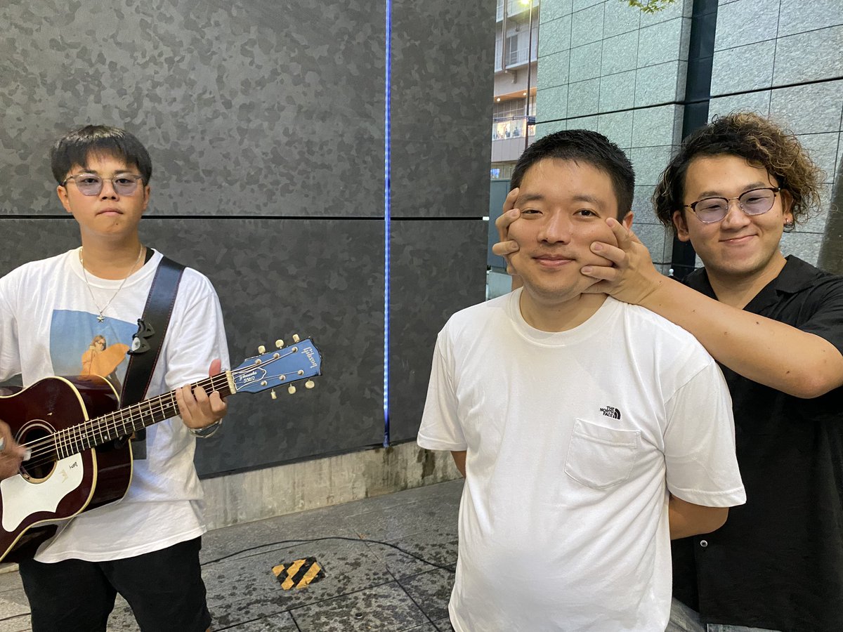 GFOsaka's tweet photo. いつまた降り出すかというところですが、
ひとまず始めますとのこと!
20時までDで
#Amusing4 さんです😆
状況次第で、中断、中止の可能性ありです。
#MUSICBUSKER https://t.co/Ju5O72XV9z
