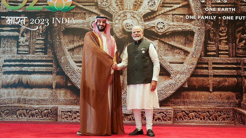 🔴 Yeni Delhi'de gerçekleşen G20 Zirvesi’nde Suudi Veliaht Prens Muhammed bin Salman, Hindistan-Orta Doğu-Avrupa Ekonomik Koridoru’nun kurulmasına yönelik mutabakat zaptı imzalandığını duyurdu.