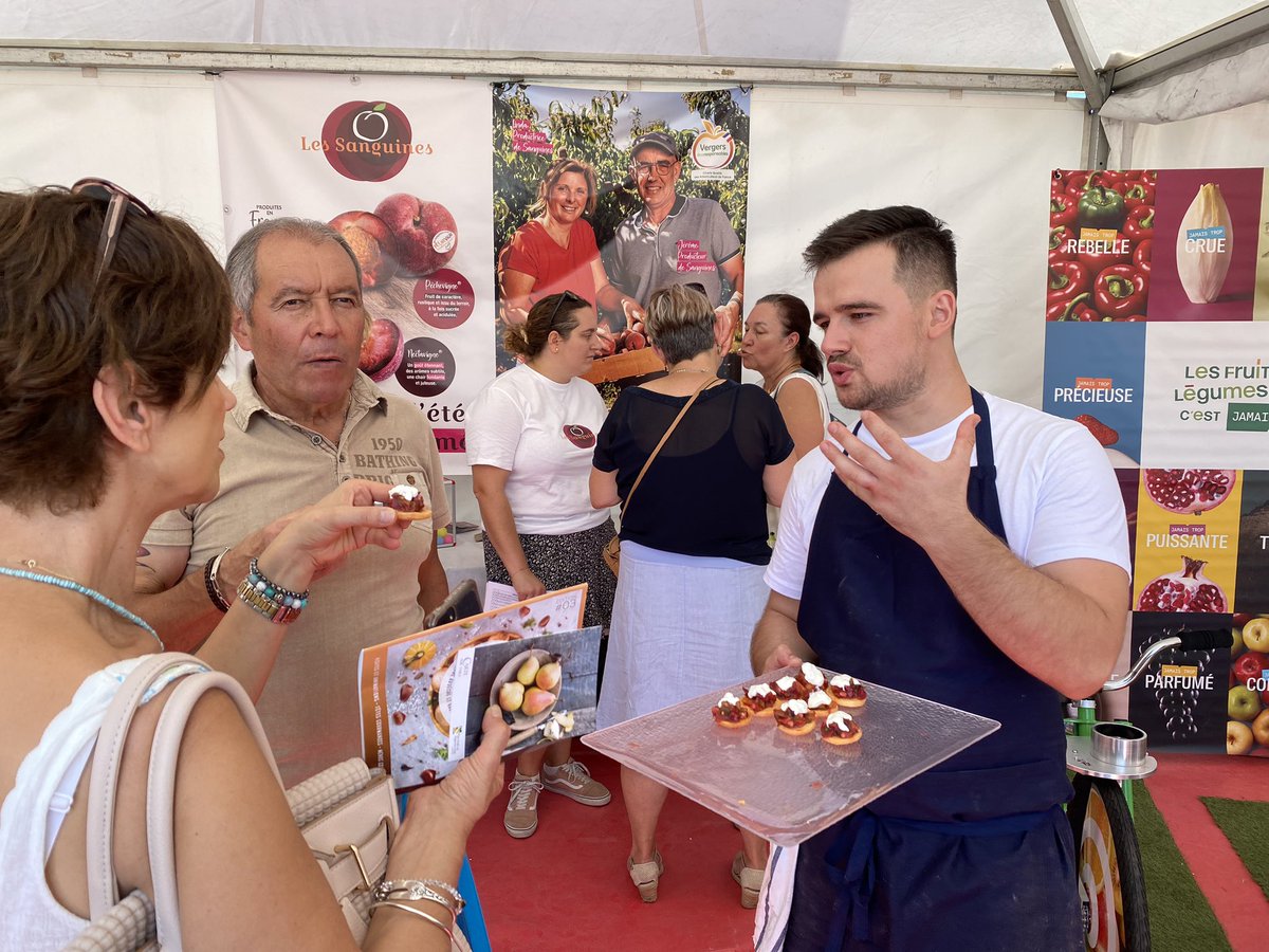 Valence en Gastronomie, c’est encore aujourd’hui pour retrouver le meilleur de notre alimentation regionale !
Merci au <a href="/Prefet26/">Préfète de la Drôme 🇫🇷🇪🇺</a> et <a href="/NDaragon/">Nicolas DARAGON</a> d’être passé sur le stand Fruits+ et <a href="/Interfel/">Interfel</a>. 
Merci à notre chef Armand pour les merveilleuses recettes ! 🍑🍐🍓