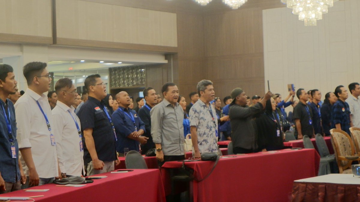 prima_or_id's tweet photo. Pembukaan RAPIMNAS III PRIMA, dibuka langsung oleh Ketua Majelis Pertimbangan Partai (MPP PRIMA): Mayjend TNI (Purn) R. GAUTAMA Wiranegara.

#partaiprima
#rakyatbiasa
#bangunpersatuannasional
#menangkanpancasila https://t.co/eNewqnmC81