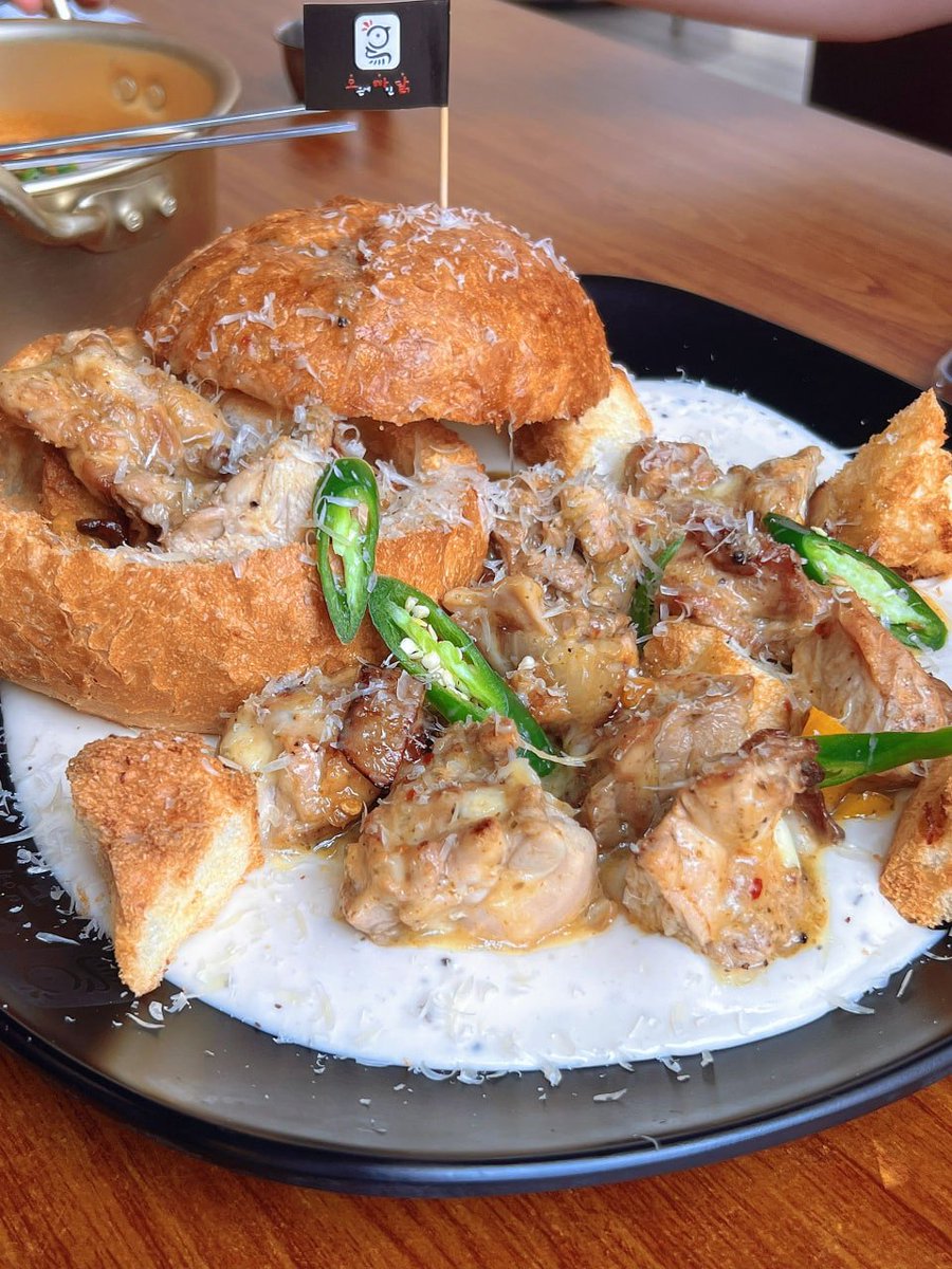The perfect place for cheese lovers
Pavilion Cheese Fried Chicken Restaurant in Kuala Lumpur
The portion is huge and the cheese and fried chicken go perfectly together! !
If you like cheese, you can try it! !
Address: Oppadak Korean Oven Baked