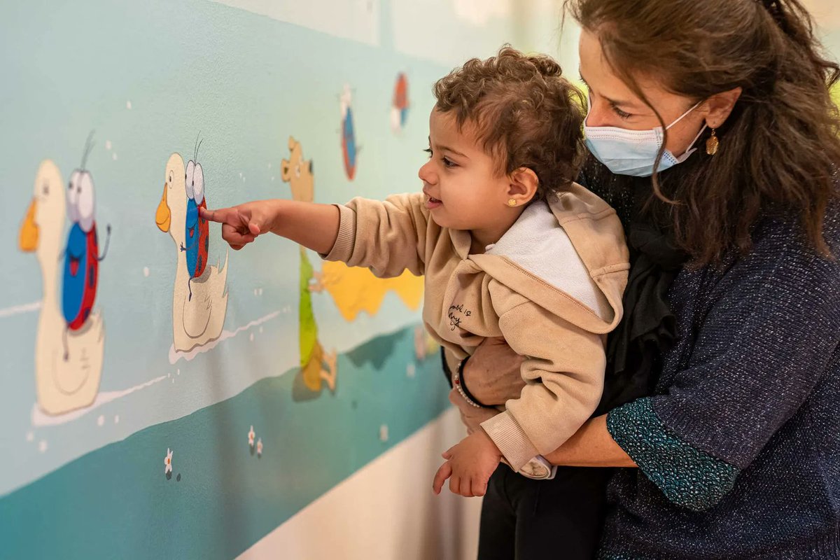 OneInAnARMY's tweet image. The @AnoukFoundation&apos;s reach extends globally. They collaborate with organizations &amp;amp; communities in 17 different countries around the world to create therapeutic murals in order to improve the well being of patients, residents, family, and staff.

#DrawWithRM