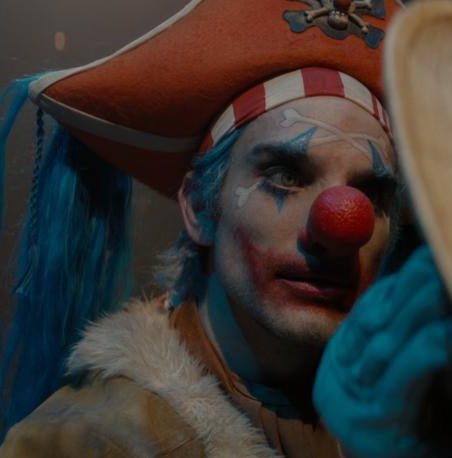 ฮ่า ฮ่า.. ฮาตายละ มันกำลังล้อเลียนจมู... !!!  

     บอกฉันมาซิ่ เจ้านกน้อย ใครมันส่งเจ้านี่มาให้แก