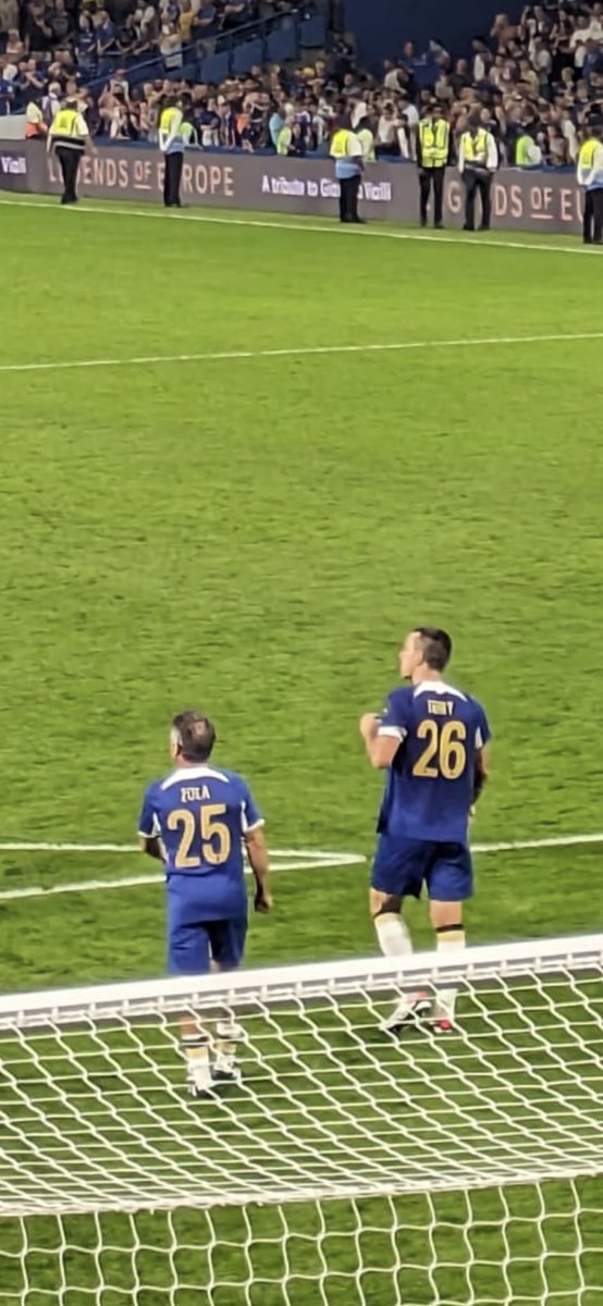 Robturner25's tweet photo. So good to see such legends last night in honour of Vialli ๐ @ChelseaFC #LegendsofEurope https://t.co/pxUEIr0odg