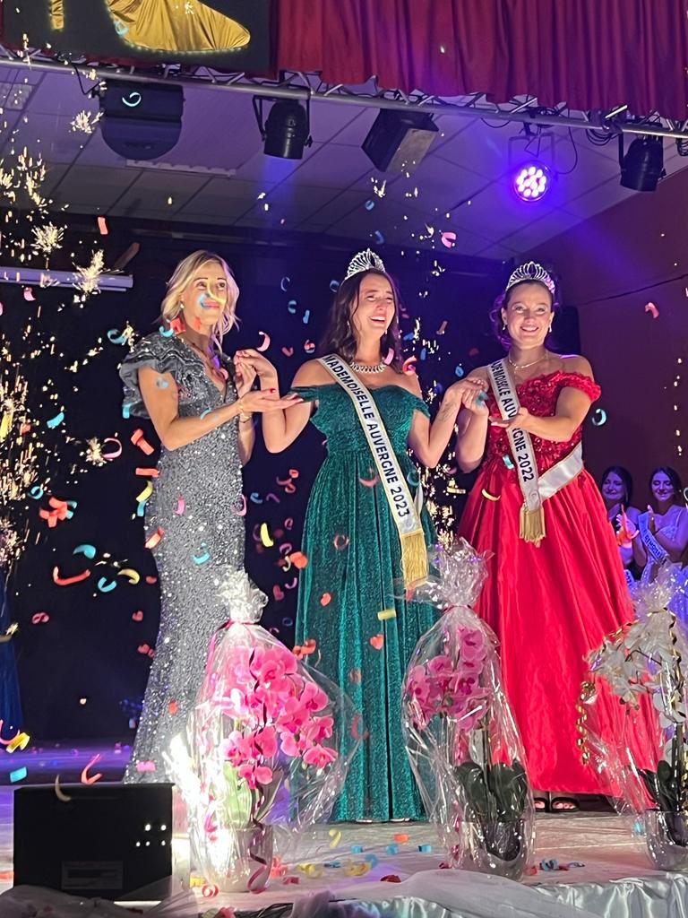 VeroPouzadoux's tweet photo. 👸🏻👠 Jury @MademoiselleAuvergne Élégance, Bienveillance. Un concours des temps modernes où chaque jeune fille a exprimé sa personnalité. Féminisme et Féminité ensemble. 🤩👏🏼 Marine et son équipe de bénévoles. Bienvenue à Melle Auvergne 2023 #Brout-Vernet #Comcom @Allierdpt https://t.co/W9MEl9LmUm
