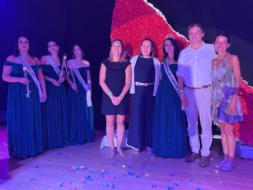VeroPouzadoux's tweet photo. 👸🏻👠 Jury @MademoiselleAuvergne Élégance, Bienveillance. Un concours des temps modernes où chaque jeune fille a exprimé sa personnalité. Féminisme et Féminité ensemble. 🤩👏🏼 Marine et son équipe de bénévoles. Bienvenue à Melle Auvergne 2023 #Brout-Vernet #Comcom @Allierdpt https://t.co/W9MEl9LmUm