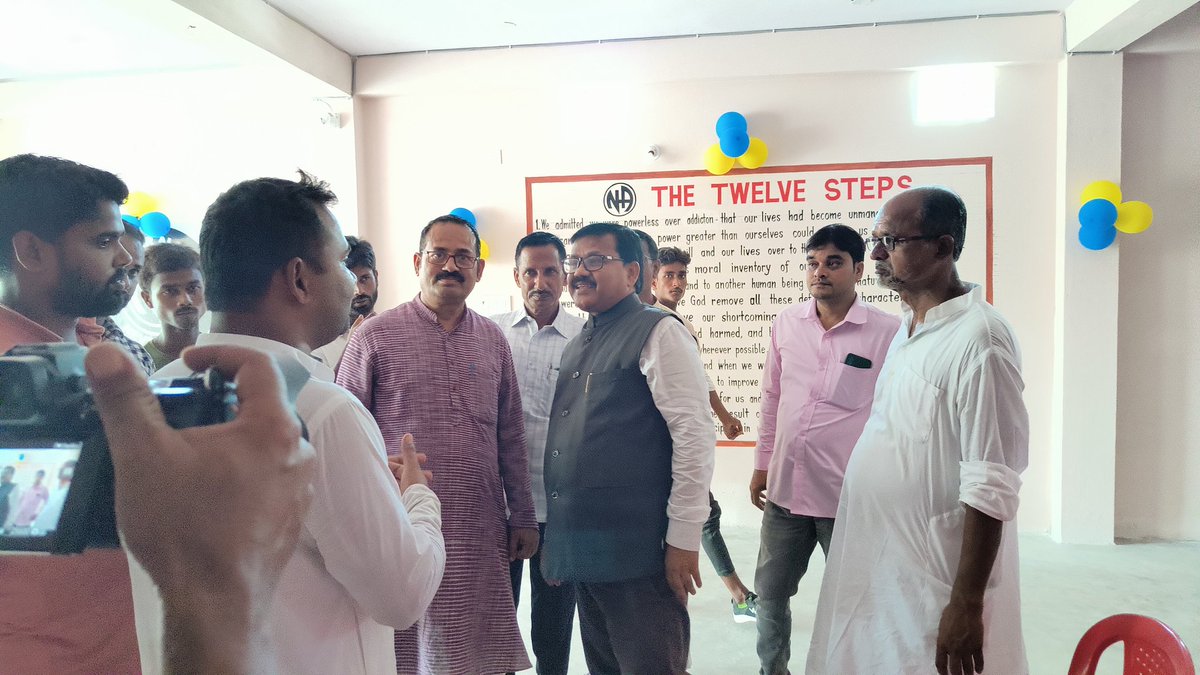 Mujahidoffici's tweet photo. किशनगंज: भेरियाडांगी ब्लॉक चौक में दिशा फाउंडेशन द्वारा नशा मुक्ति केंद्र के उद्घाटन समारोह में शामिल होकर नसीम अख्तर साहब,तनवीर हैदर साहब एवं शमशीर बाबू को मुबारकबाद दिए। https://t.co/YlVIZLRfsa