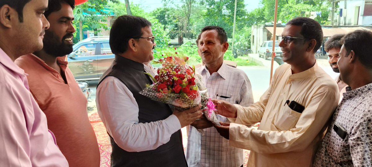 Mujahidoffici's tweet photo. किशनगंज: भेरियाडांगी ब्लॉक चौक में दिशा फाउंडेशन द्वारा नशा मुक्ति केंद्र के उद्घाटन समारोह में शामिल होकर नसीम अख्तर साहब,तनवीर हैदर साहब एवं शमशीर बाबू को मुबारकबाद दिए। https://t.co/YlVIZLRfsa