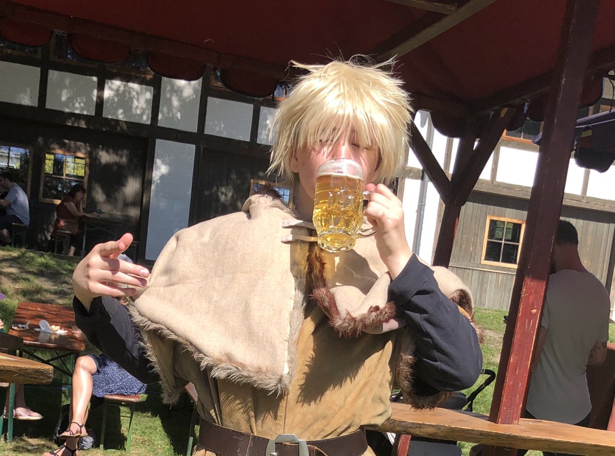 My sister and I went to a local medieval festival in costumes! I got a heatstroke, but it was worth it :,) #vinlandsaga #vinlandcosplay #cosplay