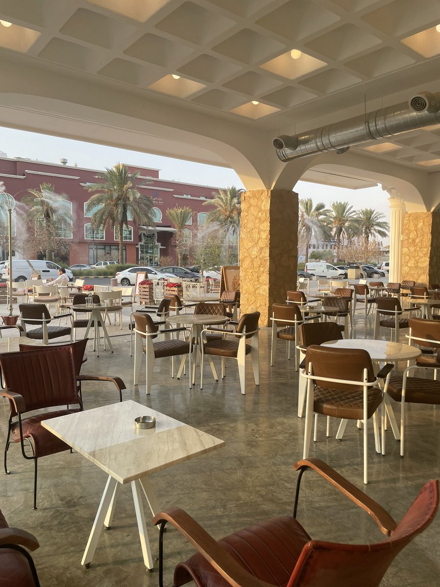 المكان السري الفخم لـ اهل الرياض🌴❤️‍🔥 شي يفتح النفس وعندهم حلى"تربل بيريز" لذيذ يذوب بالفم جربوه لازم وعندهم تنوع بالبيكري والحلويات🥐المكان واسع جميل متأكده بيعجبكم خاصة اطلالة الجلسات الخارجية مكيّفه وبتكون اجمل مع تعدل الجو وبالشتاء ويفتح24ساعه، سڤن بينز maps.app.goo.gl/f2ob4HAtcSy3TK…