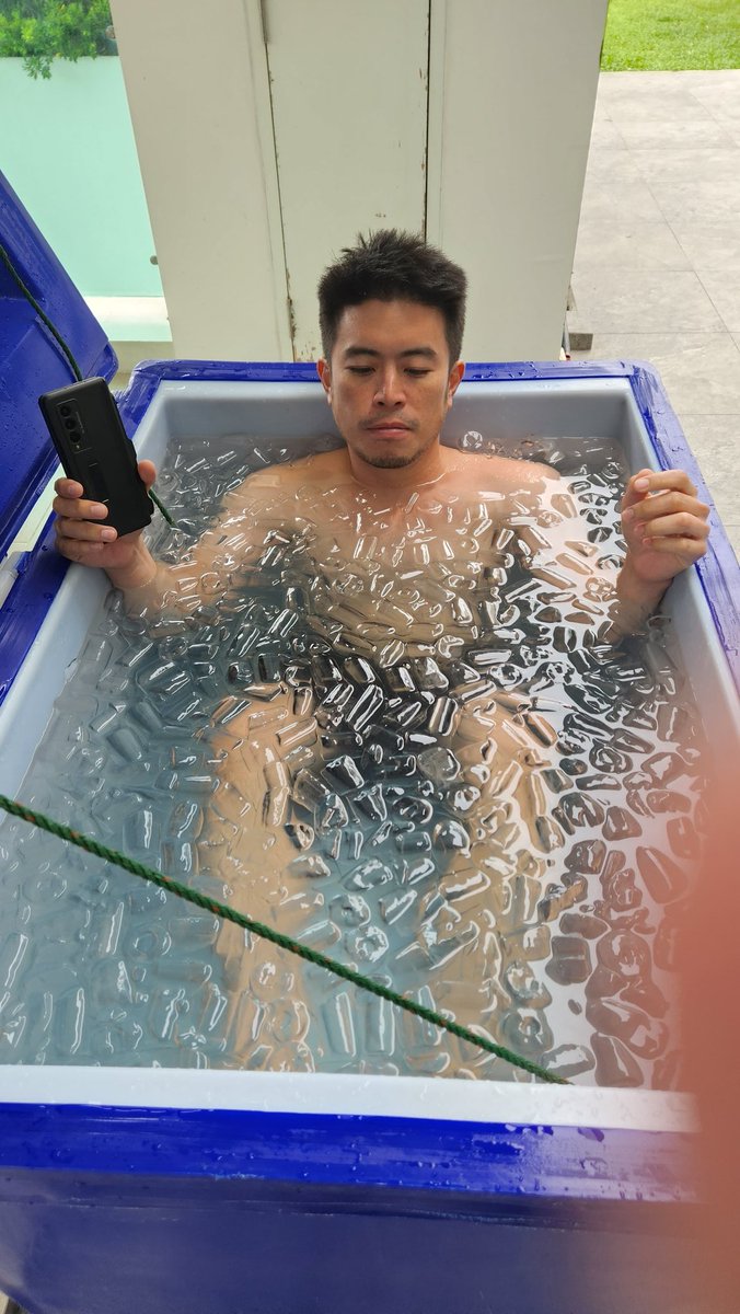 MJBank's tweet image. #DailyDip
3 degrees Celsius 
for 13 minutes.
#StressSuppression
#StressSuppresor
#IceBath #WimHofMethod
#WimHof #IcePlunge 
#IceBathBrothers #IBB