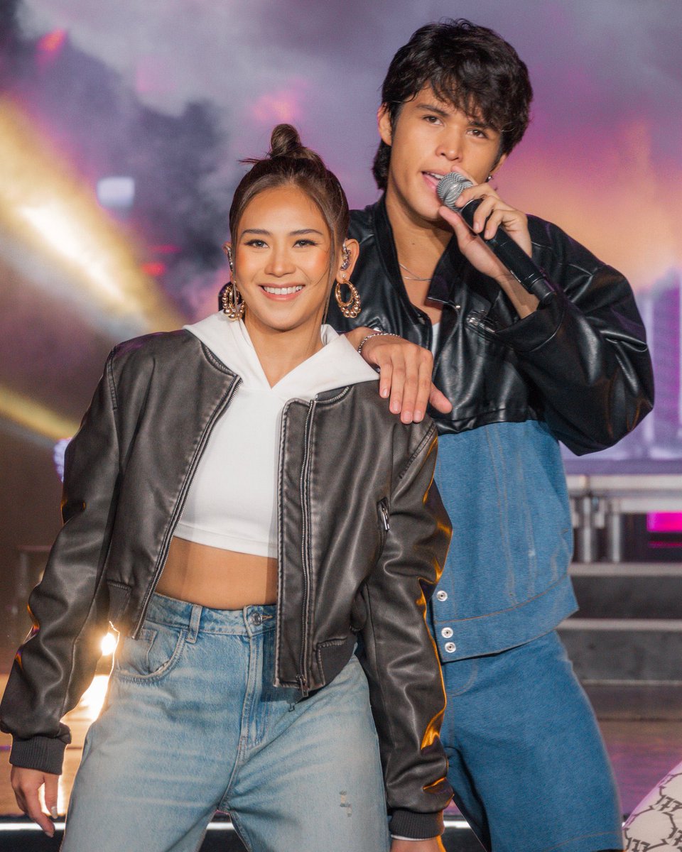 MerlionMatthew's tweet photo. The way this mother and son tandem are very pop star coded?
If Kyle Echarri nails music, tv and movies, ladies and gentlemen i think this generation just found their own pop star.
@JustSarahG #SarahGeronimo https://t.co/CVlXcK3tMi