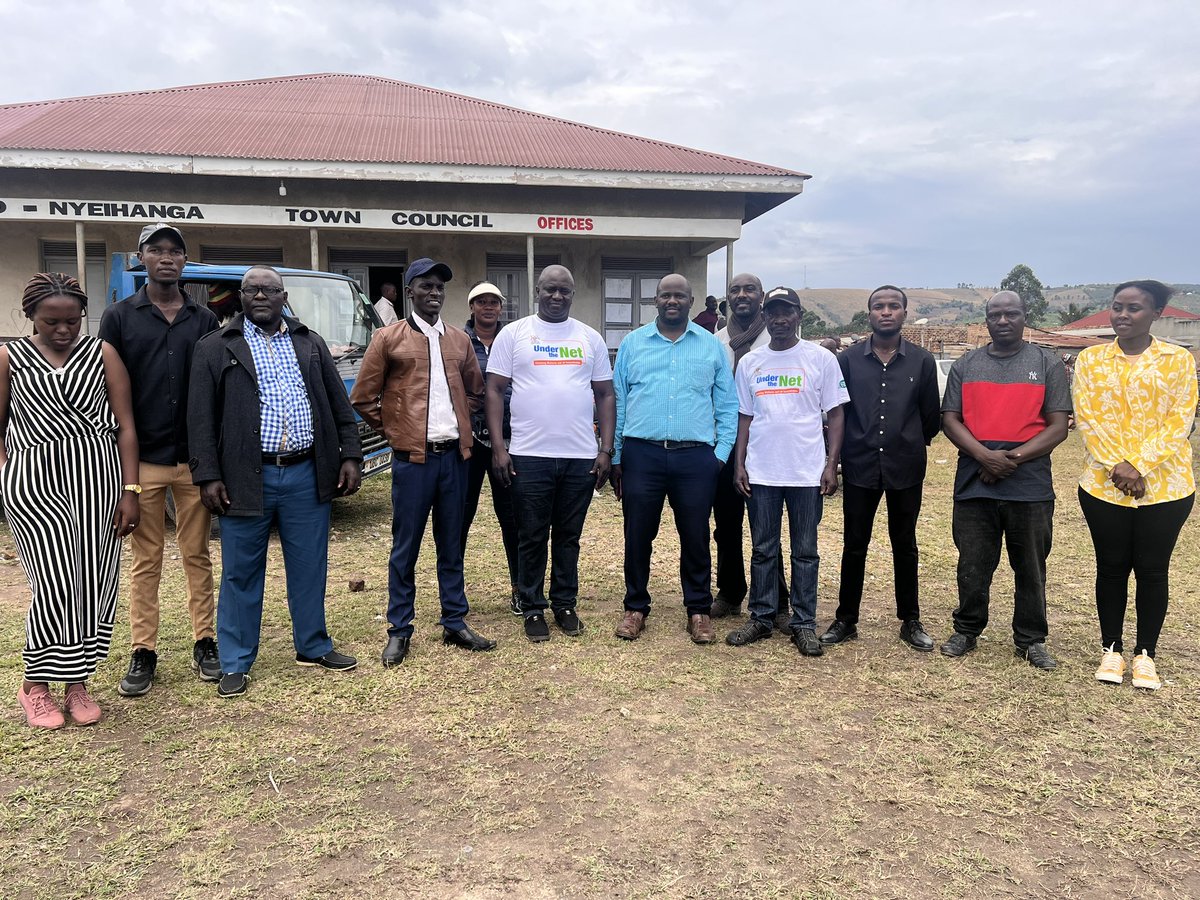akenatoday's tweet photo. In Rwampara town council, bed nets are being handed over to the population to protect Ugandans against malaria. This initiative is symbolic of @MinofHealthUG and the Ugandan government's efforts to reduce the burden of the disease.
#SleepUnderTheNetUg https://t.co/aQ7lYaN74b