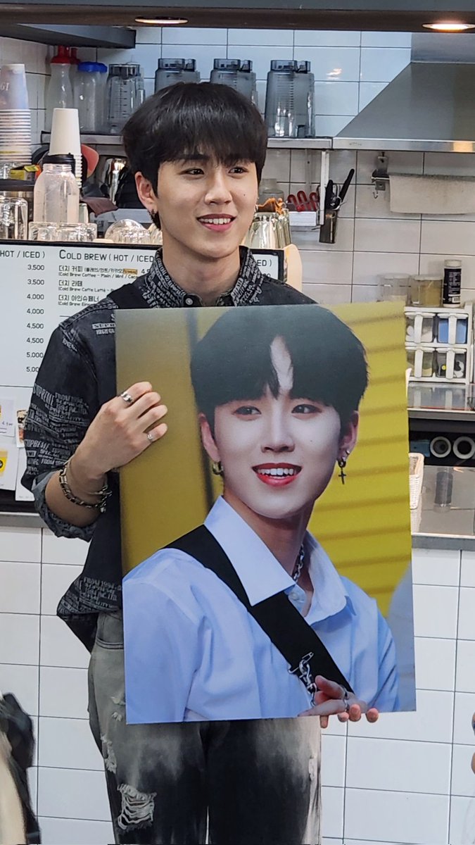 Daewang_nemoko's tweet photo. 2023.9.10
ヨンフン センイルカフェ
#김영훈 #영훈 #ヨンフン
#생일 
#Shine_Our_04m
#Always_Be_Happy_YH https://t.co/XL540qBIhE