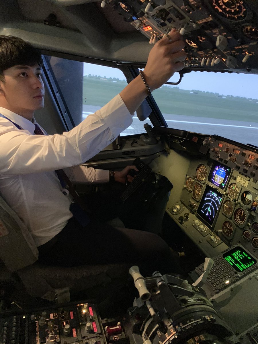 netsiraphop's tweet photo. คิดถึงสมัยฝึกงานอยู่นะ5555 #netsiraphop https://t.co/kcLDoxB5Tm
