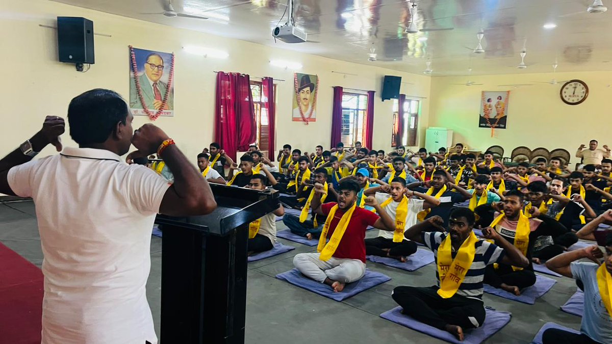 suryafnd's tweet photo. आज सूर्या साधना स्थली झिंझोली में  Long Traning Camp(LTC) और आचार्य व्यक्तित्व विकास शिविर का उद्घाटन हुआ।
इस शिविर में 8 राज्यों के 48 कार्यकर्ता भाग ले रहे हैं।
सूर्या फाउंडेशन के वाईस चेयरमैन हेमन्त शर्मा जी ने भारत माता के चित्र पर दीप प्रज्वलित करके शिविर का उद्घाटन किया। https://t.co/9J0rljxAYC