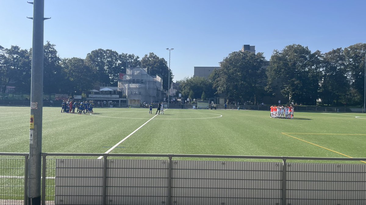 2smart4u's tweet photo. Gleich geht's los...
#CfBFordNiehl #SCWest #Bezirksliga #U15 https://t.co/3CU496da6C