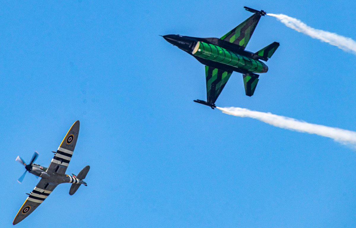 Good morning folks!

The teams are preparing the machines, the stands are ready to welcome you!

Are you ready for day 2 of the Belgian Air Force Days ?

Don't forget your ☀️ protector!!

 #wearekeebee #belgianairforce #summeractivities #airdisplay #airshow #bafdays23