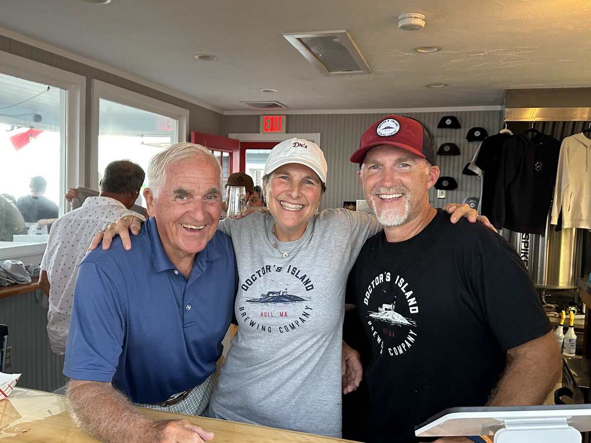 DrsIslandbrew's tweet photo. Thanks for making our Grand Opening a huge success. We look forward to serving Hull, MA and the surrounding communities for many years to come. 🙏 Lots of fun and innovative things to come. https://t.co/TizpzSI7vD