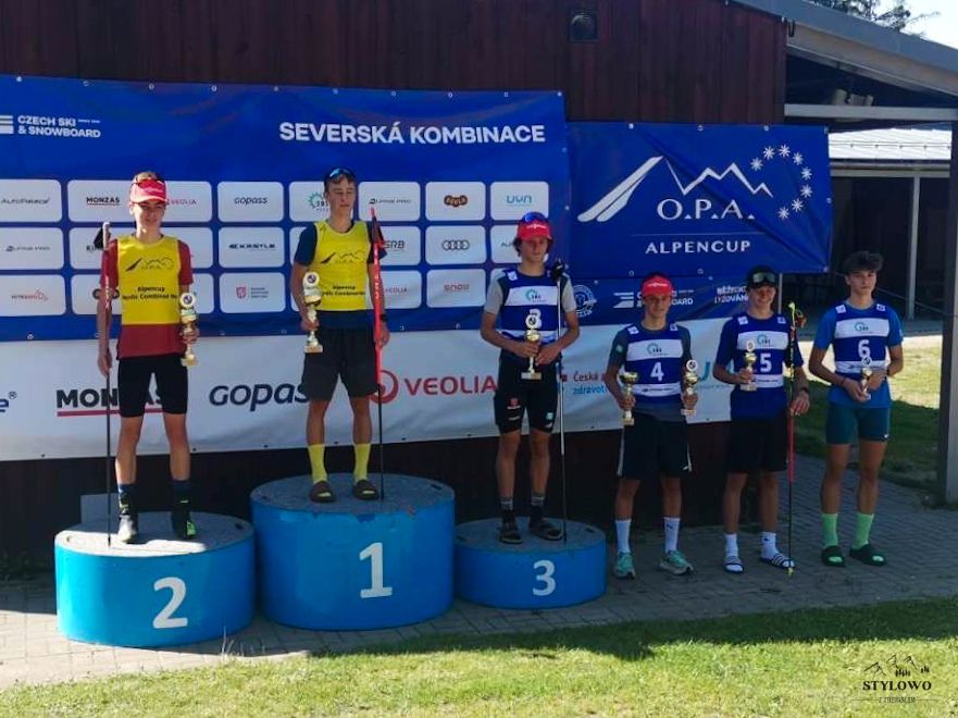 szt_redakcja's tweet image. Alpen Cup in Liberec 🇨🇿 (10.09.2023)

🥇 Jiri #Konvalinka 🇨🇿
🥈 Richard #Stenzel 🇩🇪
🥉 Benedikt #Gräbert 🇩🇪
4. Jonatan #Gräbert 🇩🇪
5. David #Liegl 🇦🇹
6. Lukas #Dolezal 🇨🇿

📸: Sebastian Arnold

#fisnoco #nordiccombined