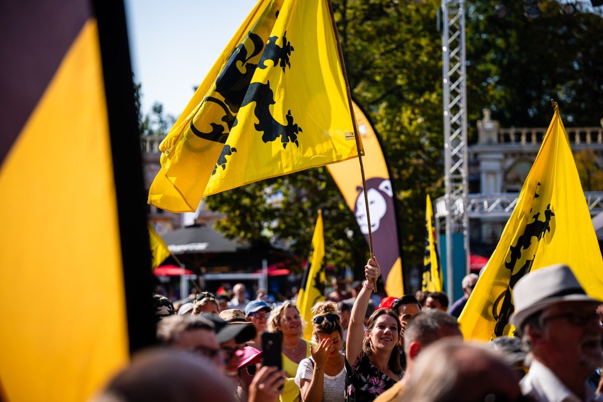 de_NVA's tweet photo. 'Zonder Vlaams zelfbestuur kunnen we onze welvaart niet behouden. Alleen de N-VA kan dat zelfbestuur vormgeven. Alleen de N-VA heeft de overtuiging om dit door te duwen en alleen de N-VA heeft de mensen die het gestalte kunnen geven', zegt voorzitter @Bart_DeWever. #NVAfamiliedag https://t.co/ZlliPwXdTG