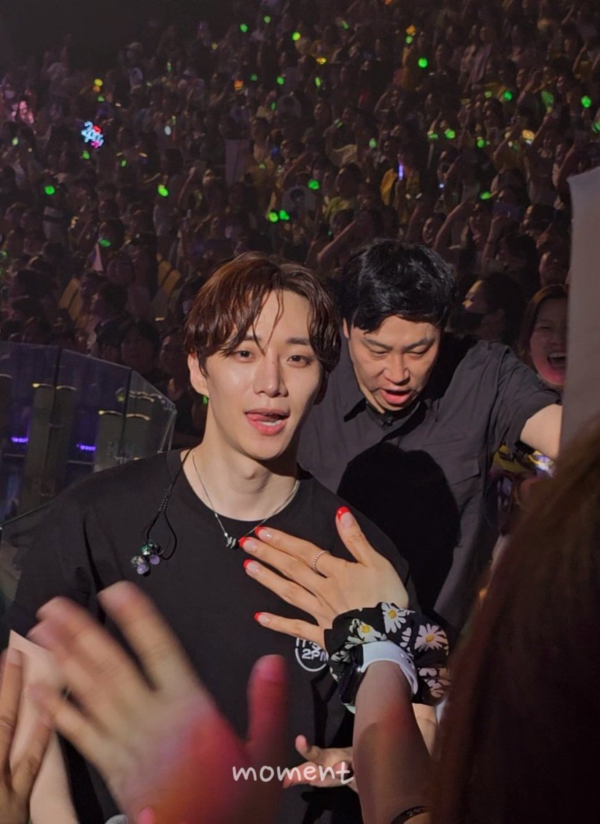 le2jh_moment's tweet photo. 230910 눈 앞에 지나갔던 준호🥹
왤케 이뻐ㅠㅠㅠㅠ
#이준호 #Its_2PM https://t.co/h3TPorPKqg