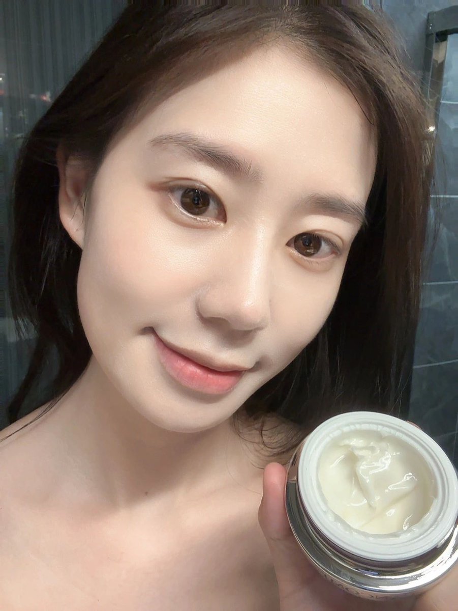 Jonah1545's tweet photo. Wake up every day and stay beautiful#skincare🥰 https://t.co/9LTqIlXhz0