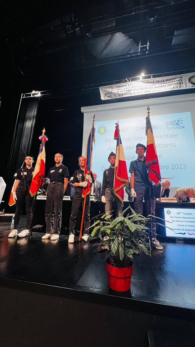 500 Anciens Combattants au #congrès départemental à  #CosséLeVivien 
🟢 80 porte-drapeaux 
🟢 dont 5 jeunes mis à l’honneur
👉 Transmettre le Devoir de mémoire 
«un peuple qui ne connaît pas son passé se condamne à le revivre»
W Churchill
<a href="/onacvg/">ONaCVG</a>  <a href="/Gendarmerie/">Gendarmerie nationale</a> <a href="/sdis53/">Sapeurs-pompiers 53</a> <a href="/PaysCraon/">Pays de Craon</a>