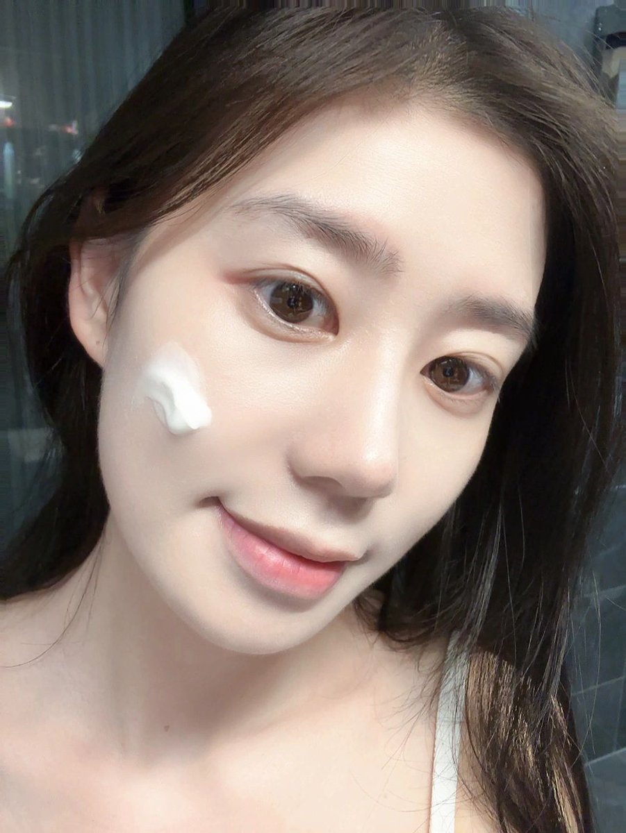 Jonah1545's tweet photo. Wake up every day and stay beautiful#skincare🥰 https://t.co/9LTqIlXhz0