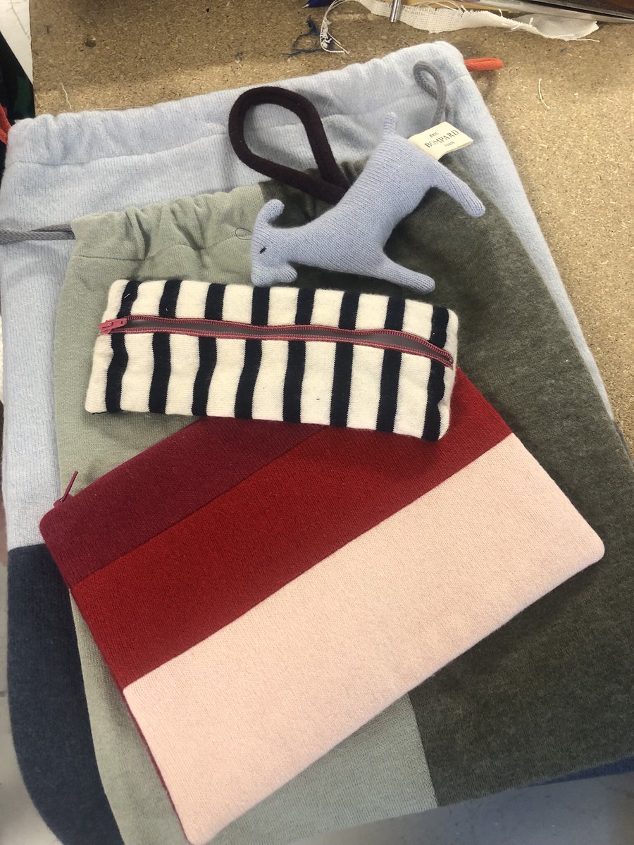 Avec @JoelleMorel11 nous avons été ravis de rendre visite à <a href="/emmausalt/">emmaus-alternatives</a> à #Montreuil qui œuvre pour la solidarité, l’insertion professionnelle de personnes précaires et l’économie circulaire en recyclant les vêtements

Un modèle inspirant à soutenir et développer !

#zerodechet