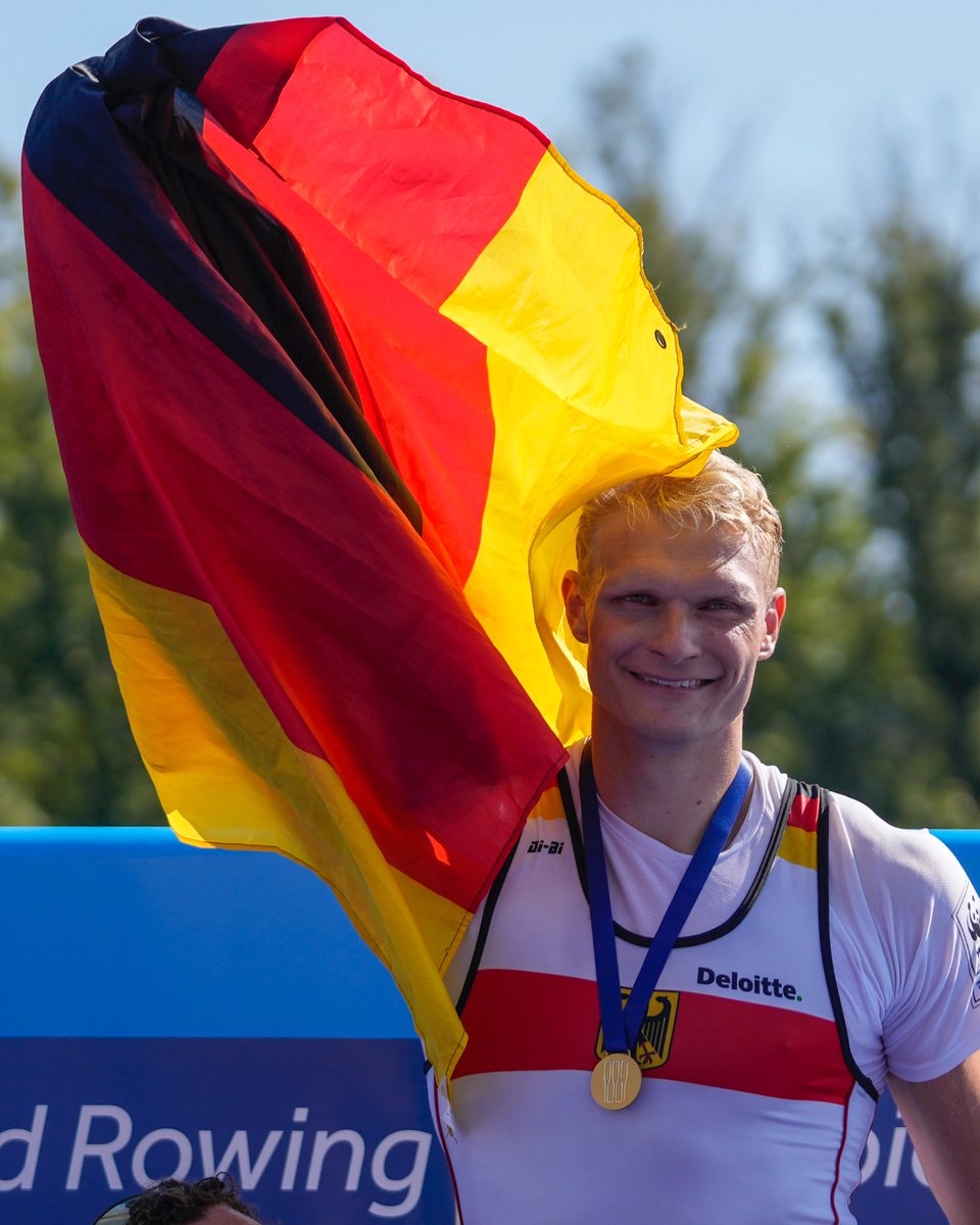 🥇 WELTMEISTEEEER! 🚣‍♂️
Olli #Zeidler beweist ein Jahr vor #Paris2024 seine Stärke und holt sich seinen dritten #Weltmeister-Titel! 🏆 

Glückwunsch! 🖤❤️💛

#TeamD #WirfuerD #Rudern
