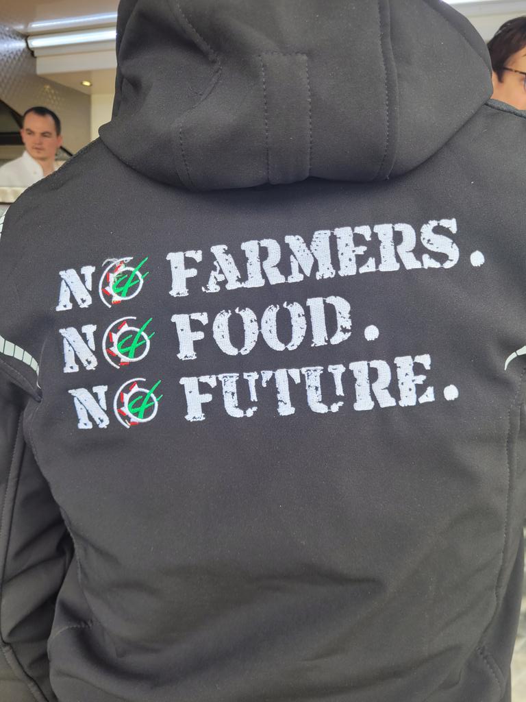AontuIE's tweet image. Aontú engaging with farmers today at the International Sheep Dog Trials in Blessington, Co Wicklow. 
#AontuFightingForFarmers
#NoFarmers
#NoFood
#NoFuture