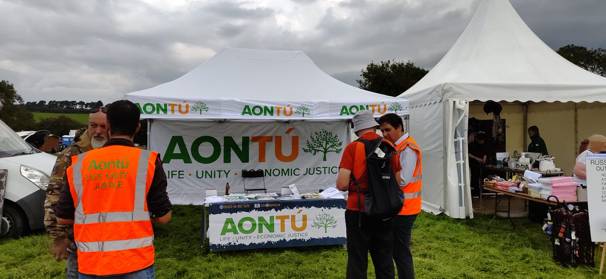 AontuIE's tweet image. Aontú engaging with farmers today at the International Sheep Dog Trials in Blessington, Co Wicklow. 
#AontuFightingForFarmers
#NoFarmers
#NoFood
#NoFuture