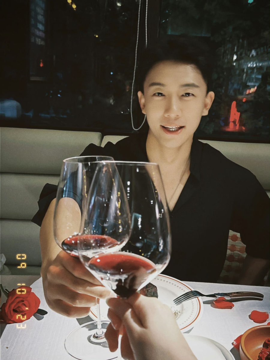 Rain_Autumn18's tweet photo. “Happy birthday is unprecedented this year. I made a wish related to the 小Xiong, but not to myself.” - Shen哥 🥳😊
#名笑CP #YesIDo2 #YesIDoS2 https://t.co/DU2nYZA8nE