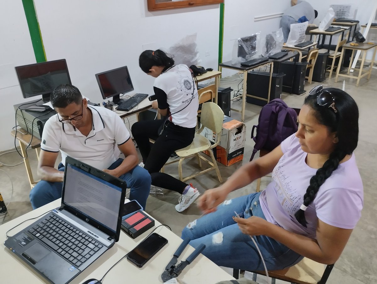 FundabitBnas's tweet image. #Barinas | Preparando nuestros espacios #CBIT del Municipio A.J.S, para el nuevo año escolar 2023-2024 se encuentren activos con el Plan de Conectividad a Internet que se ejecuta en las Instituciones educativas gracias a nuestro presidente @NicolasMaduro 

#SomosFundabit